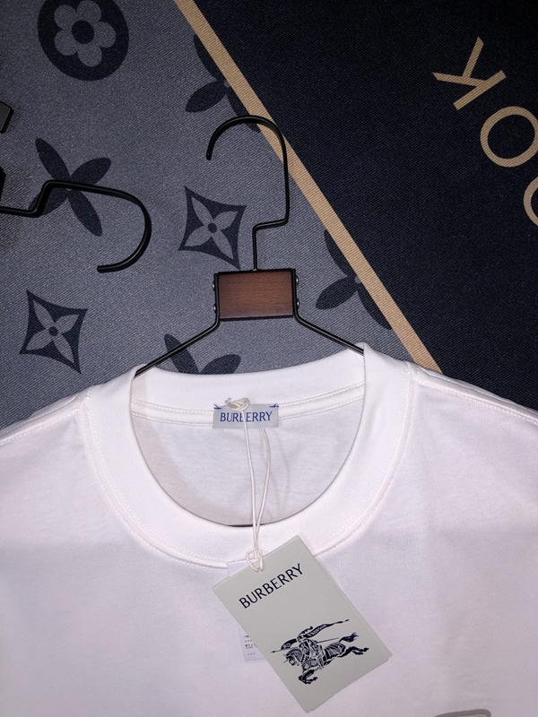 ブランドTシャツ背面デザイン